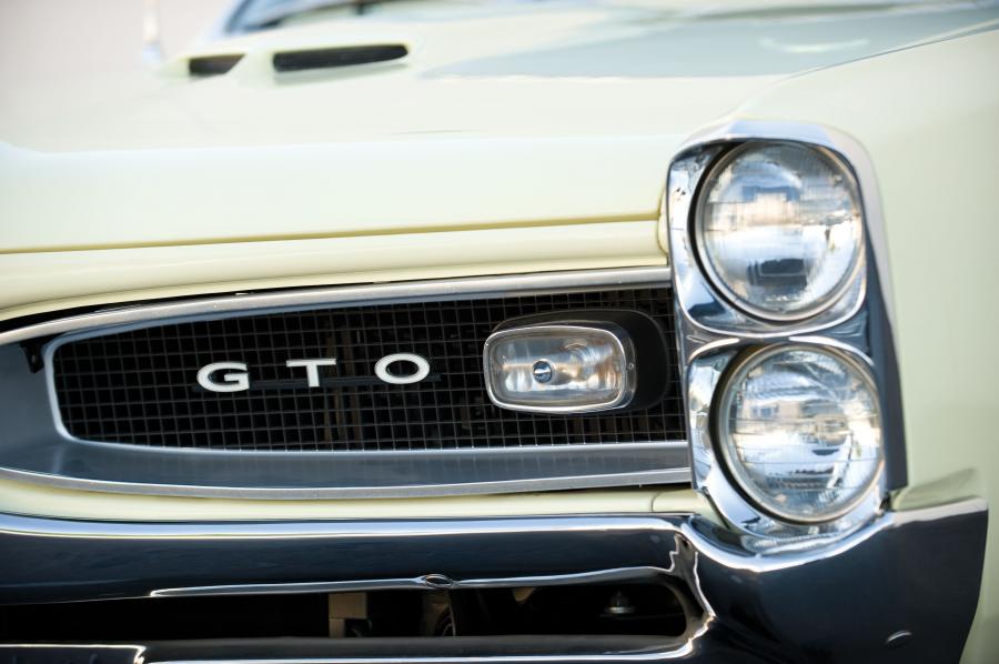  Pontiac GTO Tri-Power Hardtop Coupe 1966 года  (фото 5 из 7)